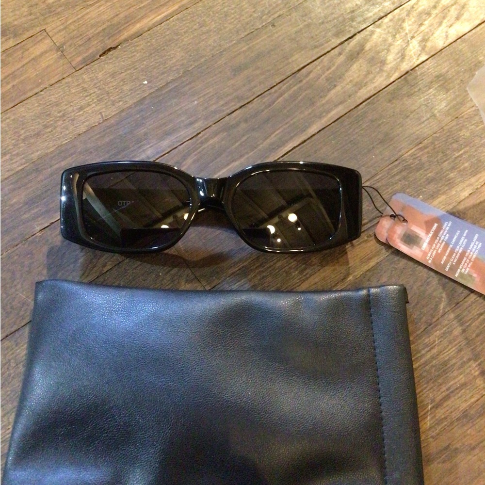 NEW! OTRA Laia Black Rectangular Sunglasses Classic Frame - Picture 3 of 4
